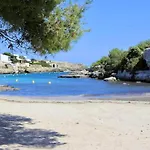 La Maison Dans La Calanque 1 Mn A Pied De La D'alcaufar Tatil Evi